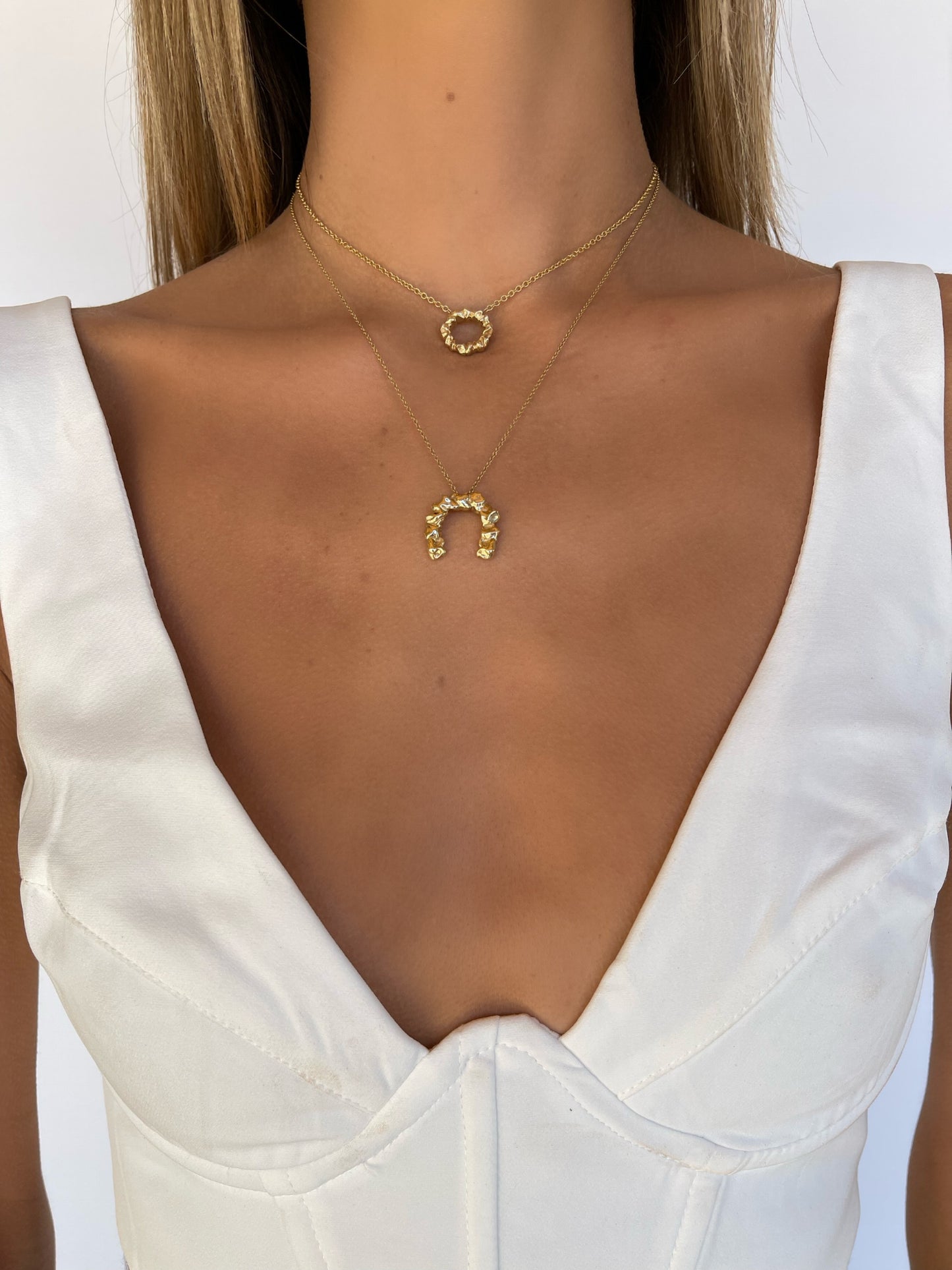 Close up 14 karat gold chunky circle pendant necklace by BlaireBe Jewelry