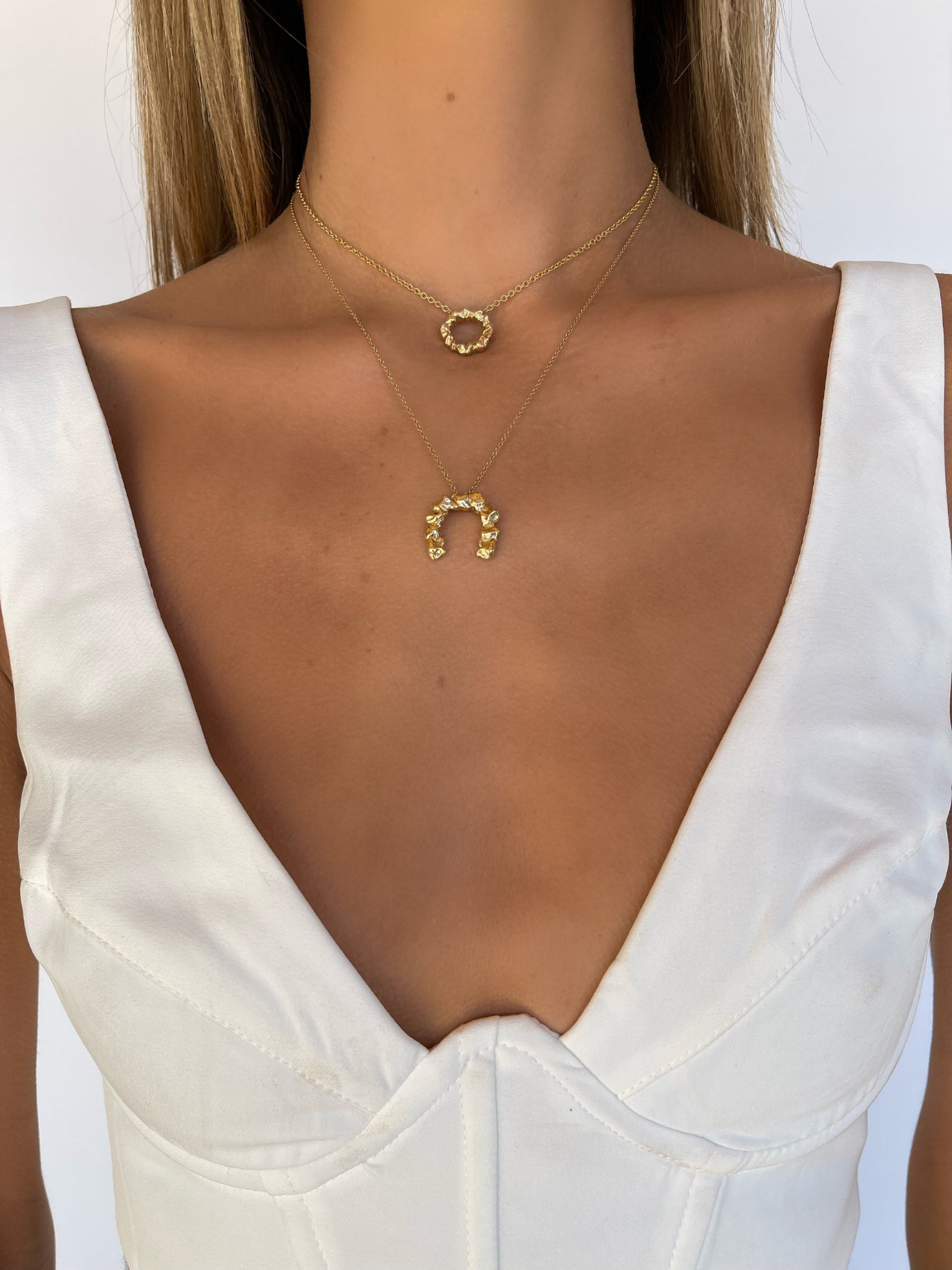 Close up 14 karat gold chunky circle pendant necklace by BlaireBe Jewelry